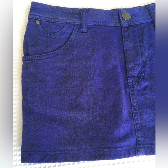 Divided H&M snake print denim mini skirt - Picture 3 of 5